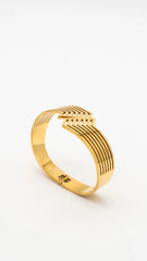 Solene Curve Bangle
