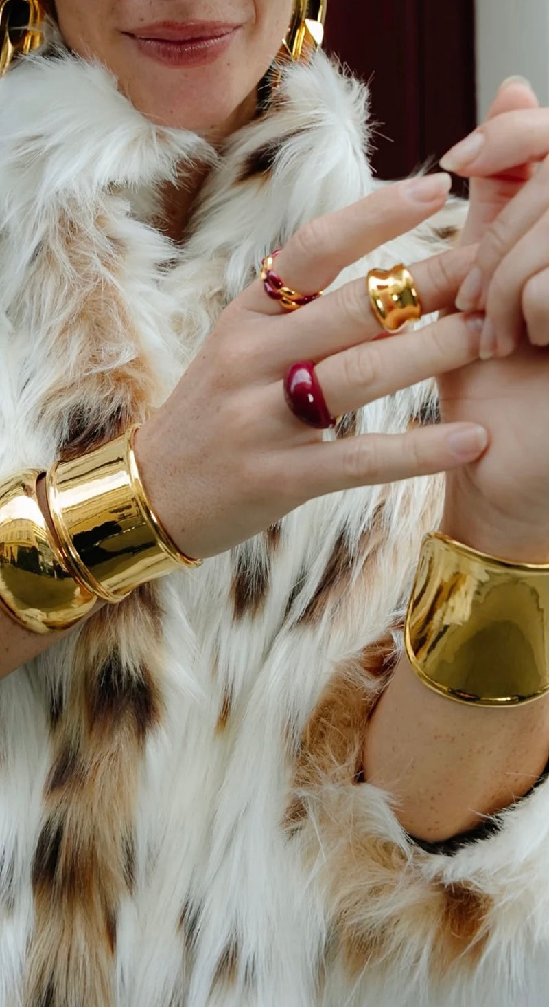 Minimal, Modern, and Meaningful: Jewelry Trends That Define 2025