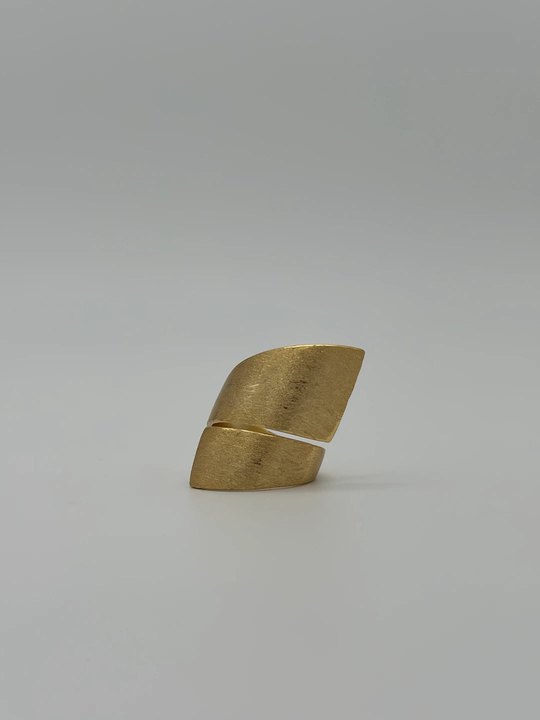 Matte Serein Statement Ring
