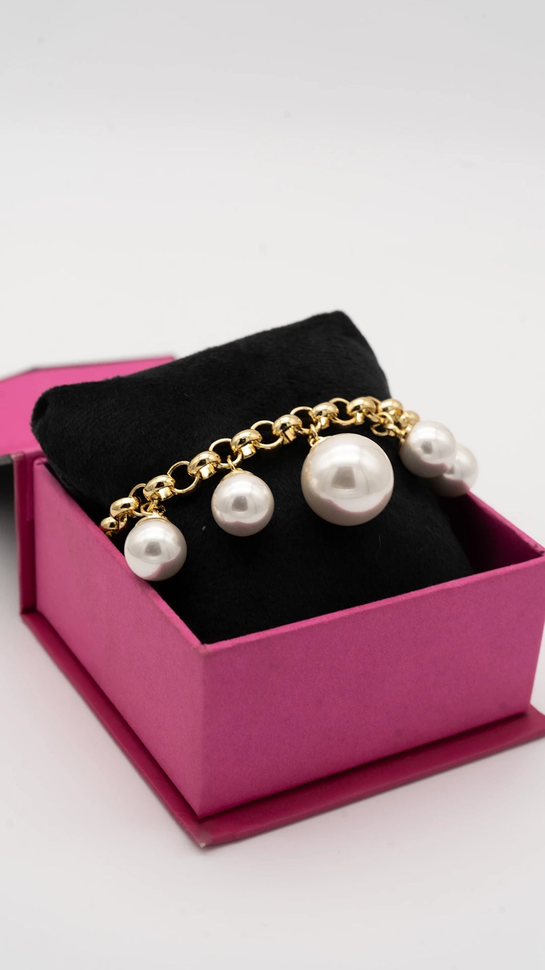 Dazzle Pearls Bracelet