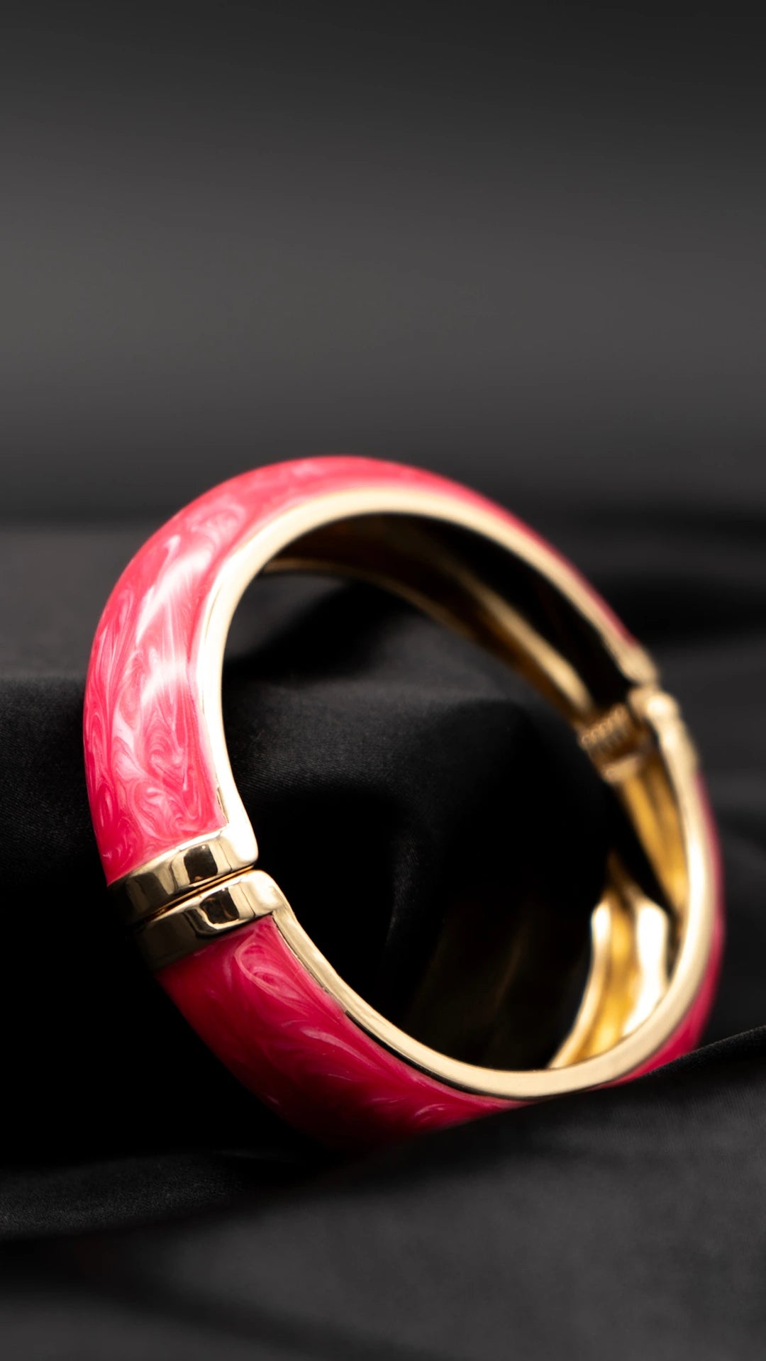 Evara Crush Bangle