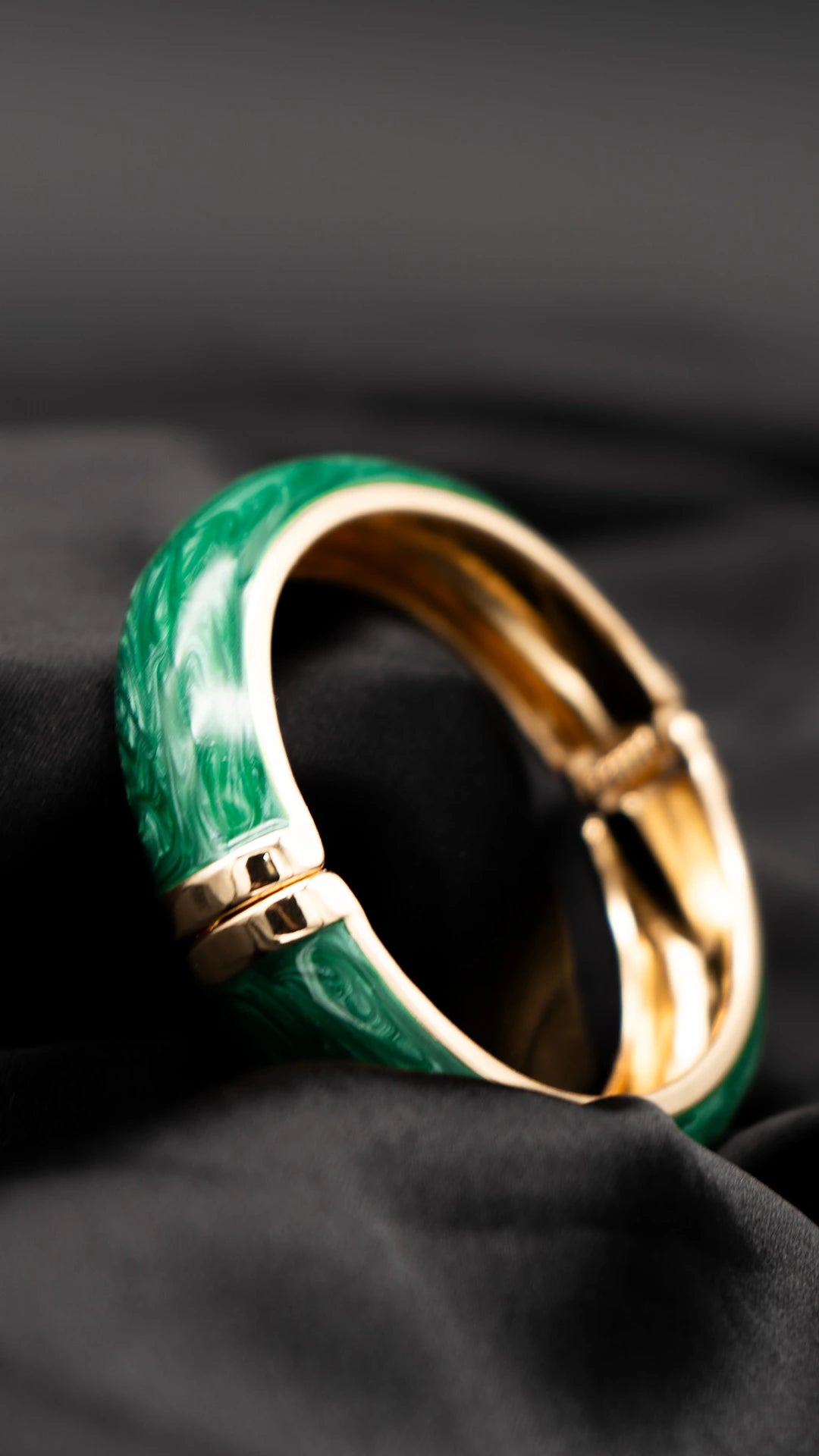 Evara Emerald Green Bangle