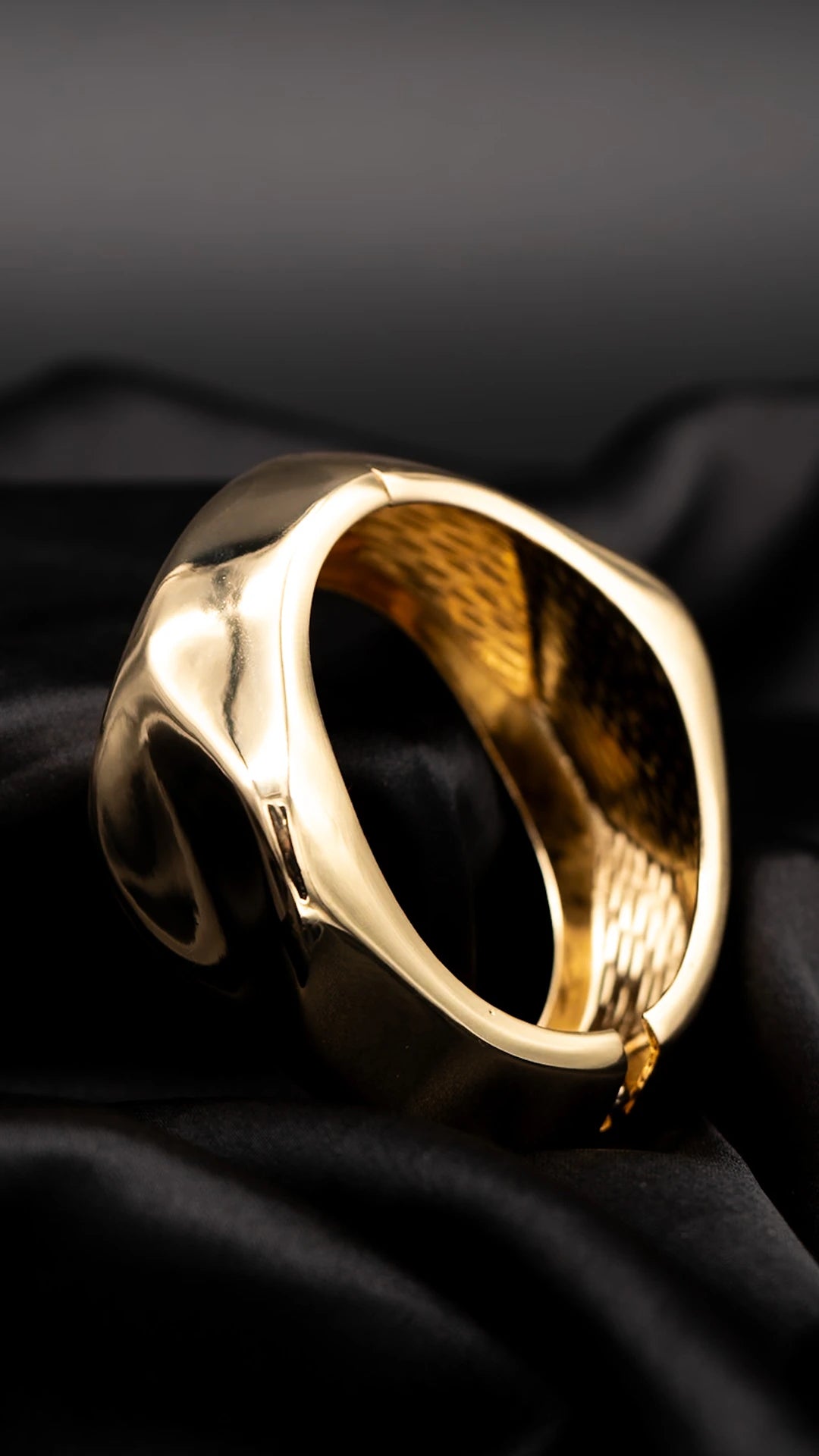 Boldwave Bangle