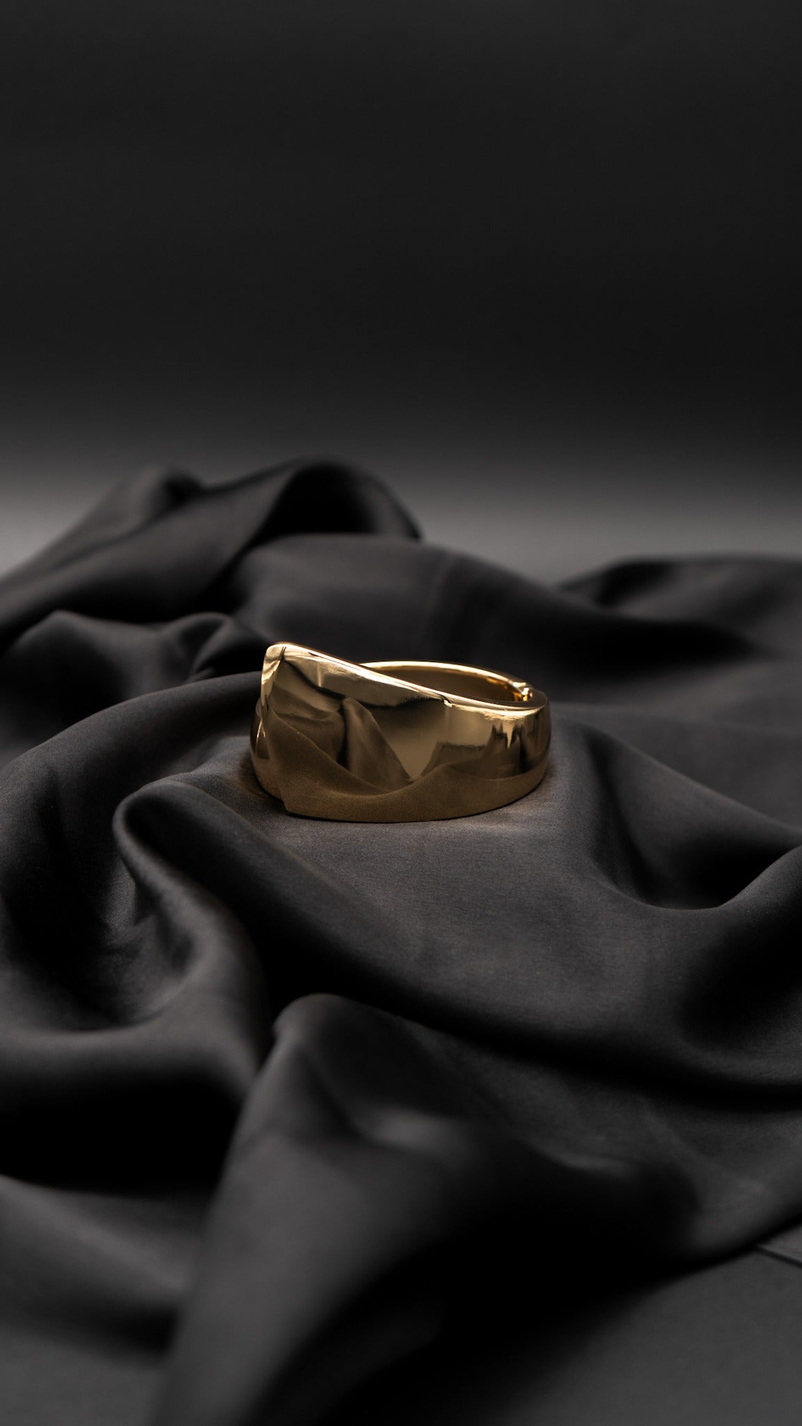 Aurum Curve Bangle