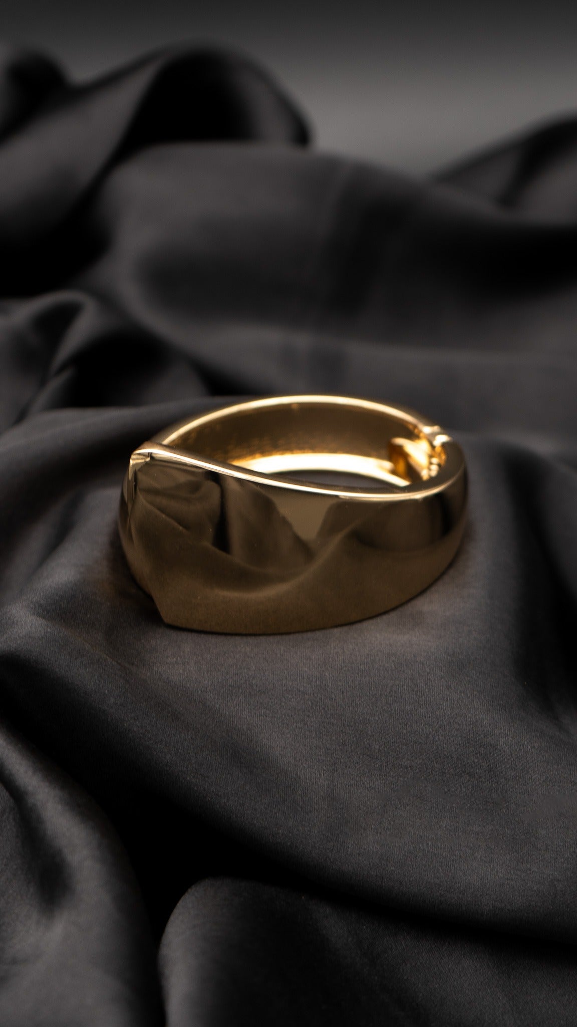 Aurum Curve Bangle