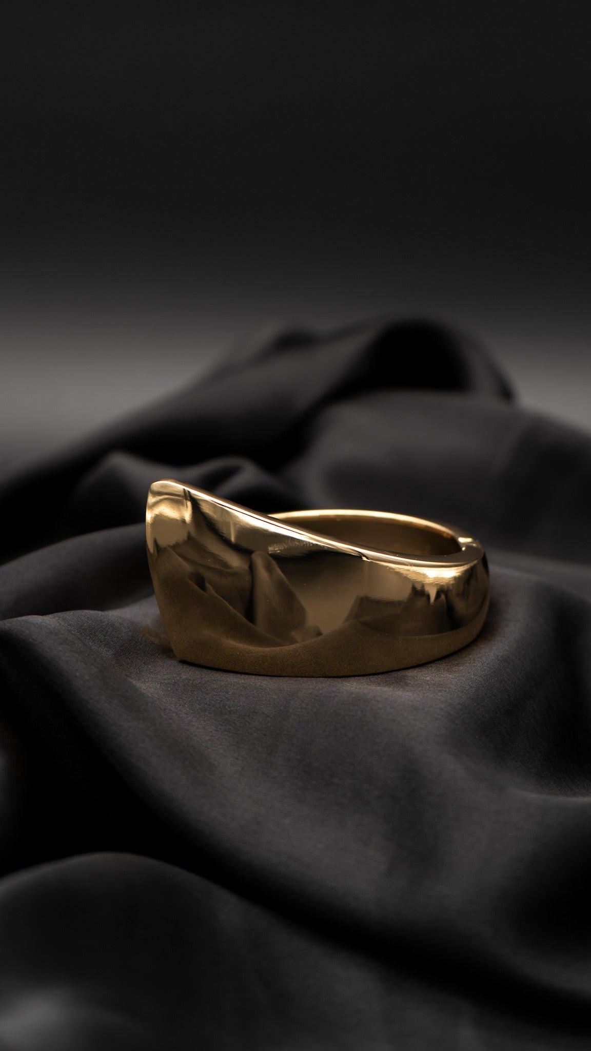Aurum Curve Bangle