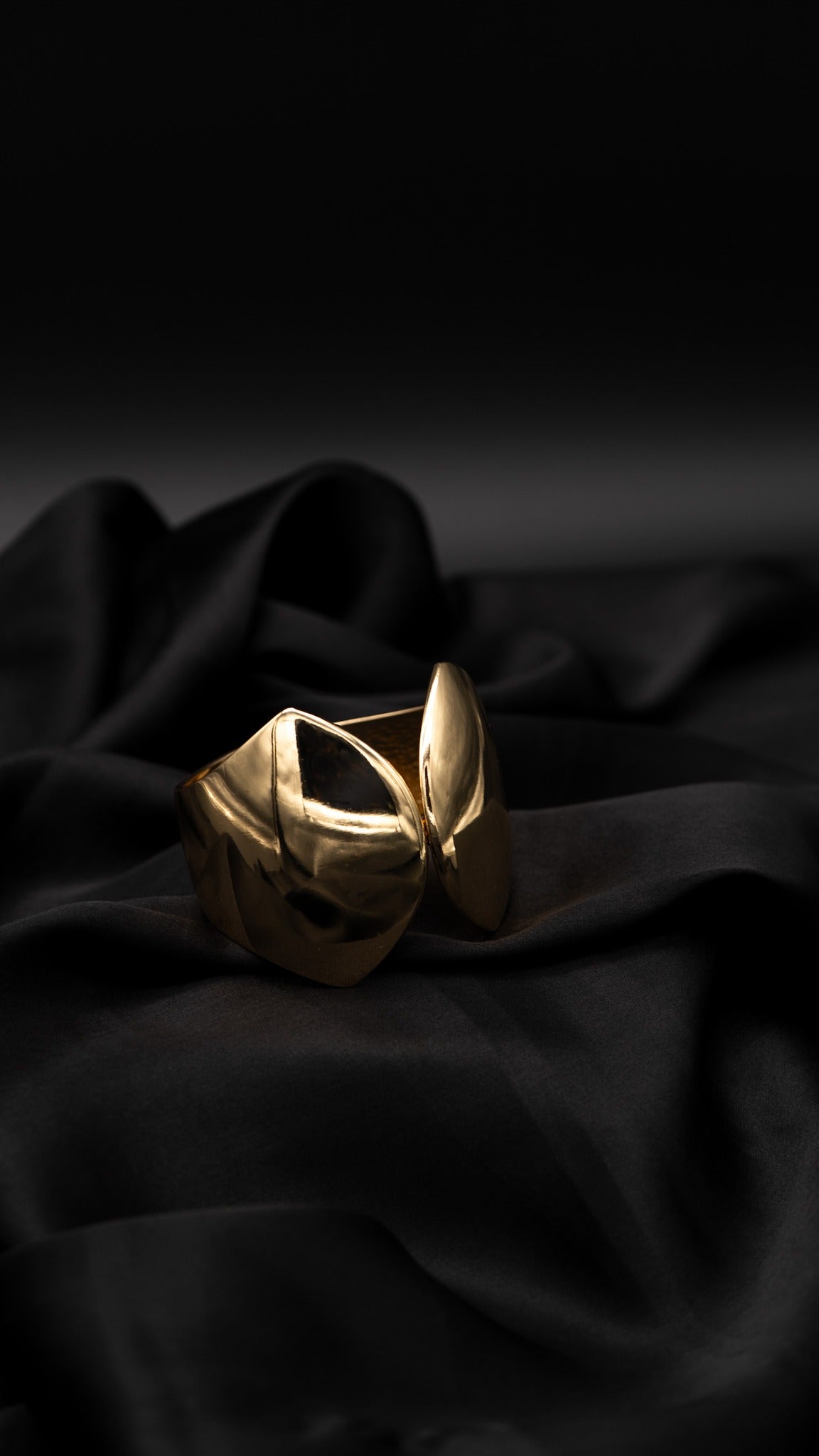 Velune Cuff Bangle