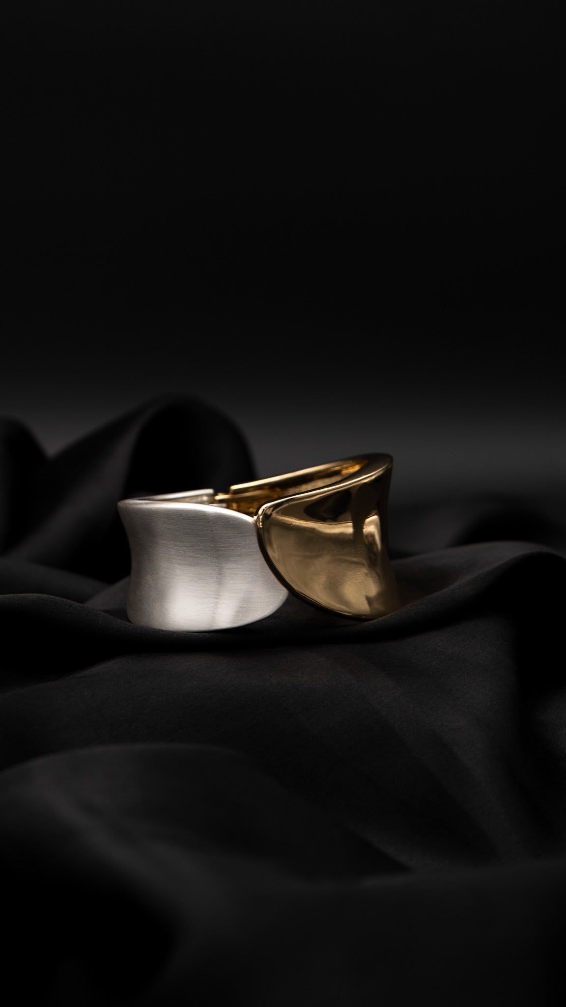 Lyssa Curve Bangle