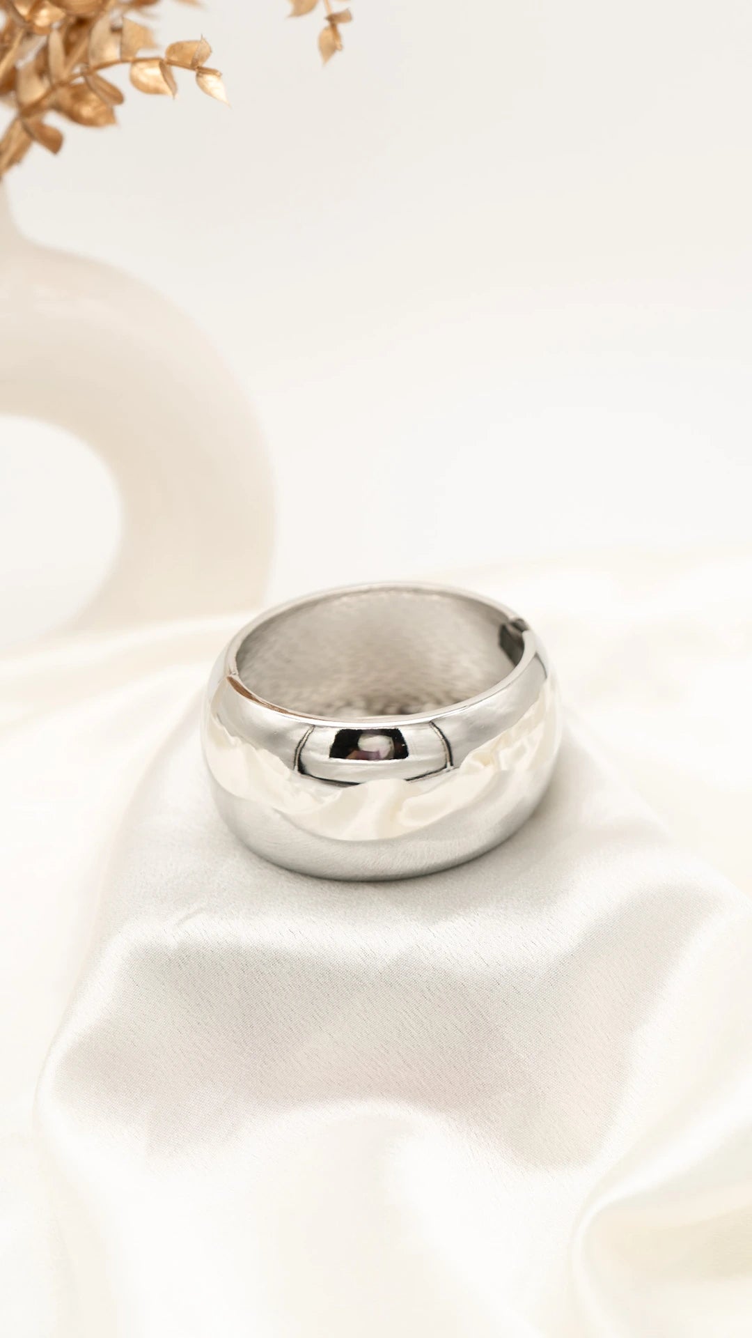 Classic Bold Silver Bangle (Oval)