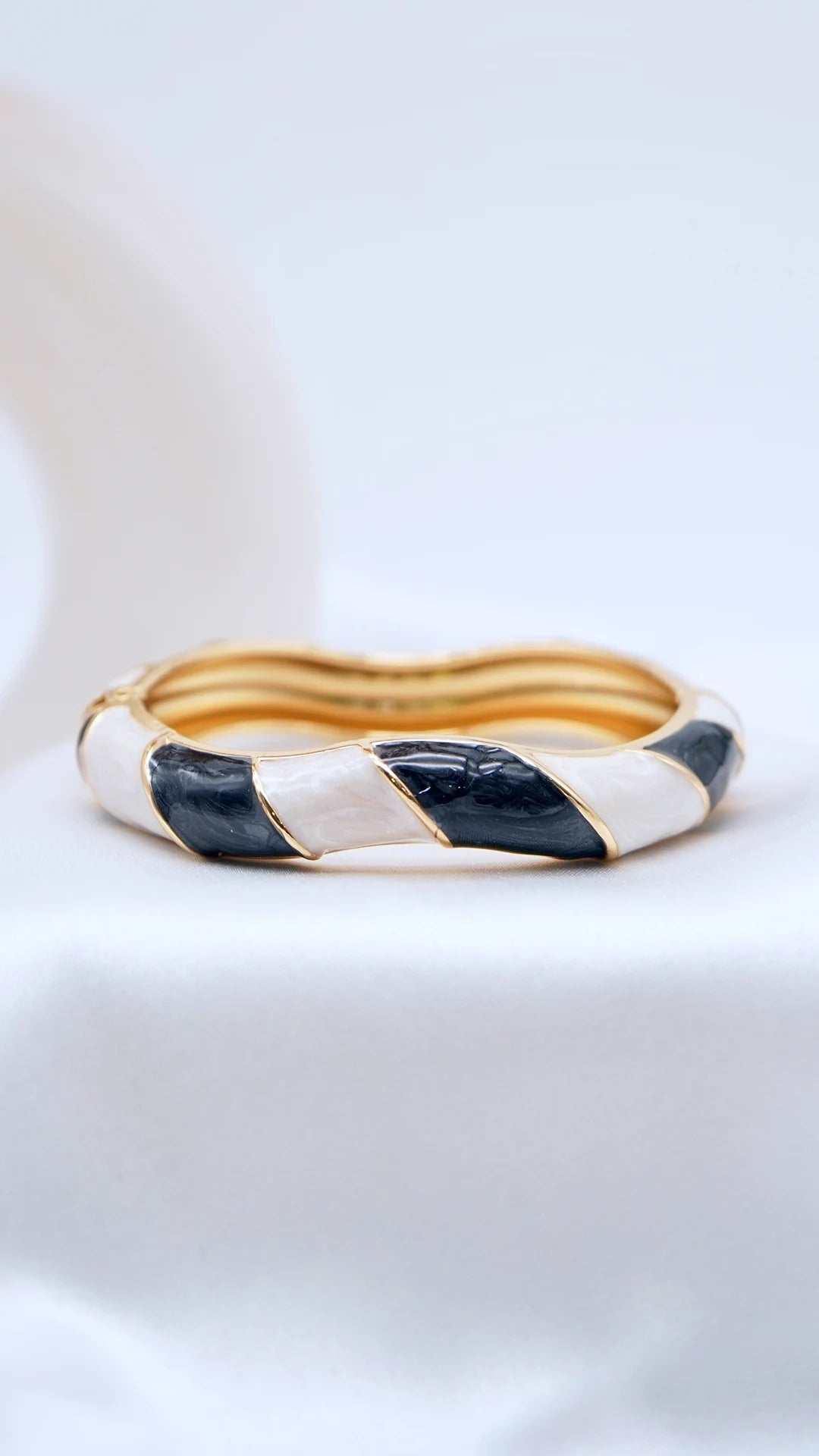 Twist Onyx